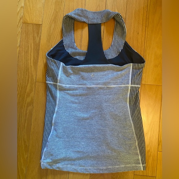 Lululemon Athletica Gray Scoop Neck Active Tank || Size: 8 - Picture 4 of 6